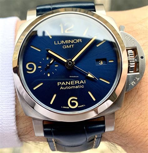 Cumpărați pe Chrono24 Panerai Luminor GMT Automatic